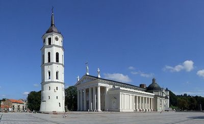 640px-Vilnius_(Wilno)_-_cathedral.jpg