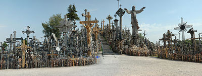 640px-Hill-of-crosses-siauliai.jpg