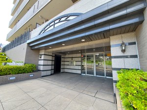 ライオンズマンション町田駅南メインエントランス.jpg