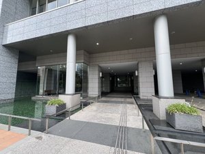 30_エントランス（外）.jpg